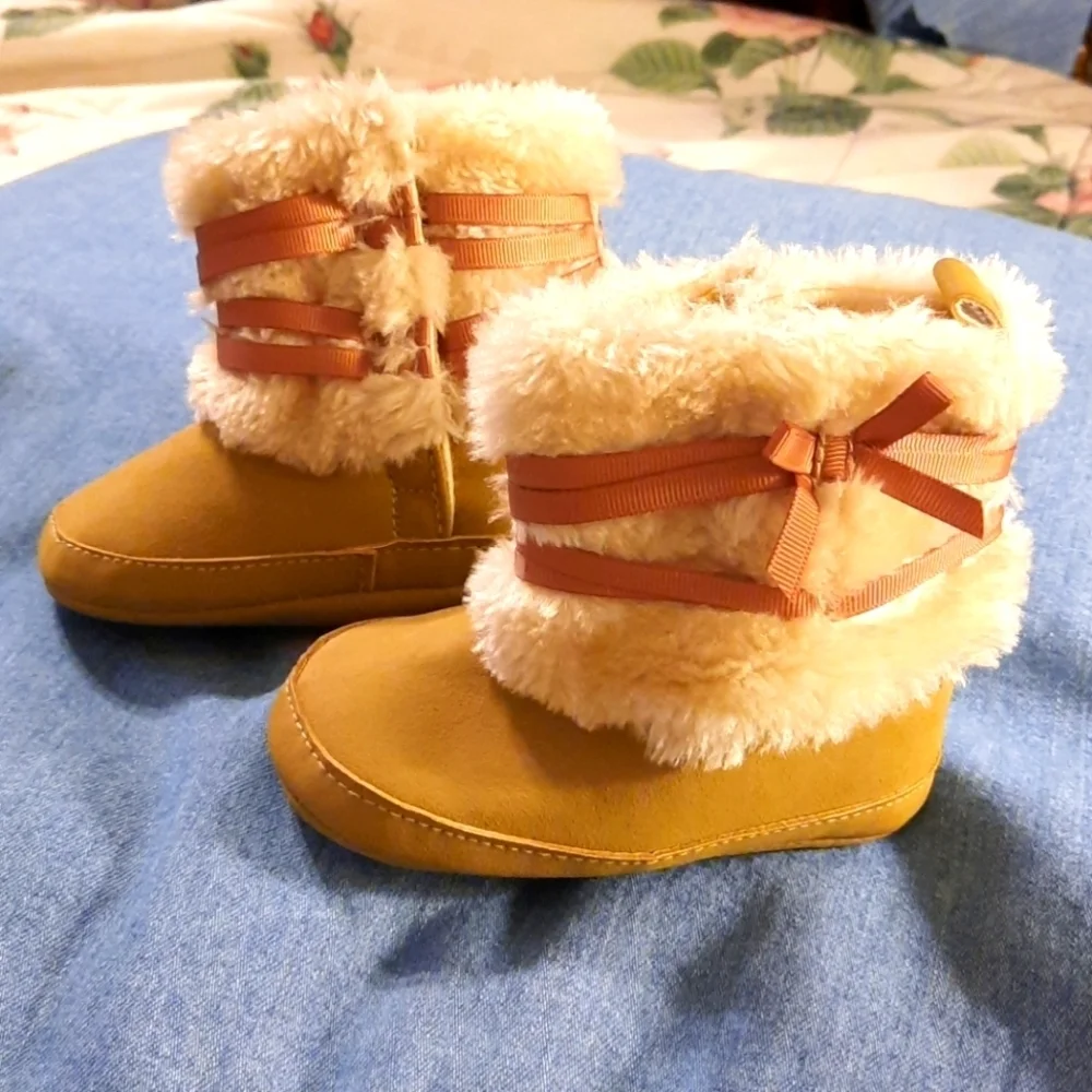 BABY girl SZ 3 boots fur tan